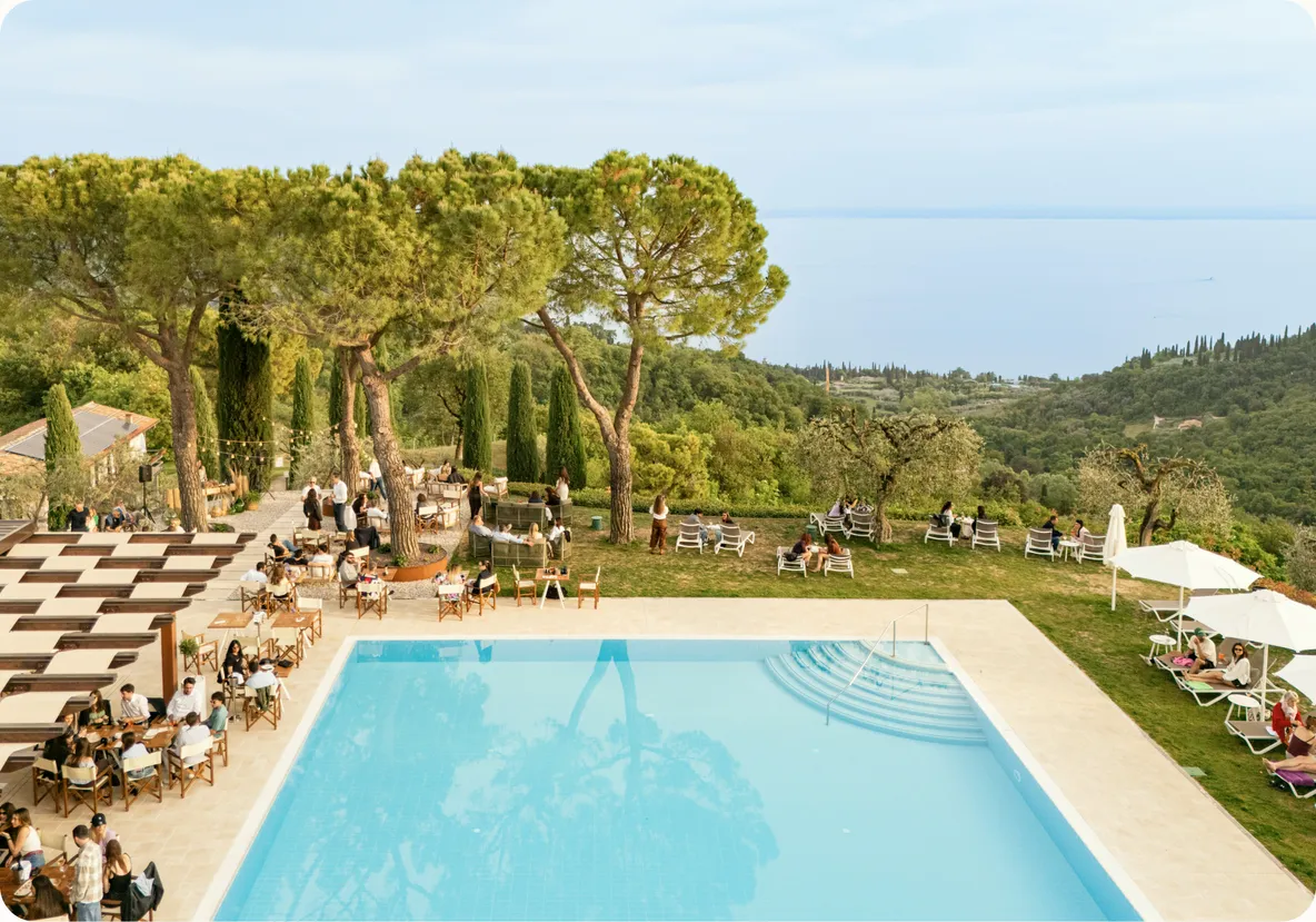 Piscina e giardino del Residence San Michele